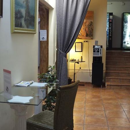 Hostal Europa Barcelona Bagian luar foto