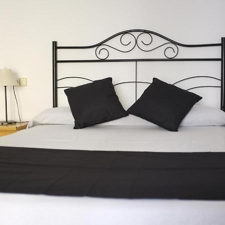 Hostal Europa Barcelona Bagian luar foto
