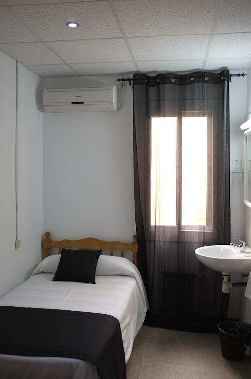 Hostal Europa Barcelona Ruang foto