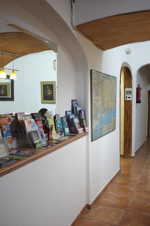 Hostal Europa Barcelona Bagian luar foto