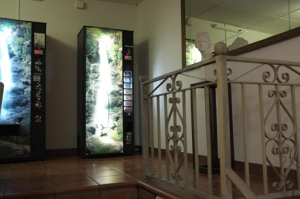 Hostal Europa Barcelona Bagian luar foto