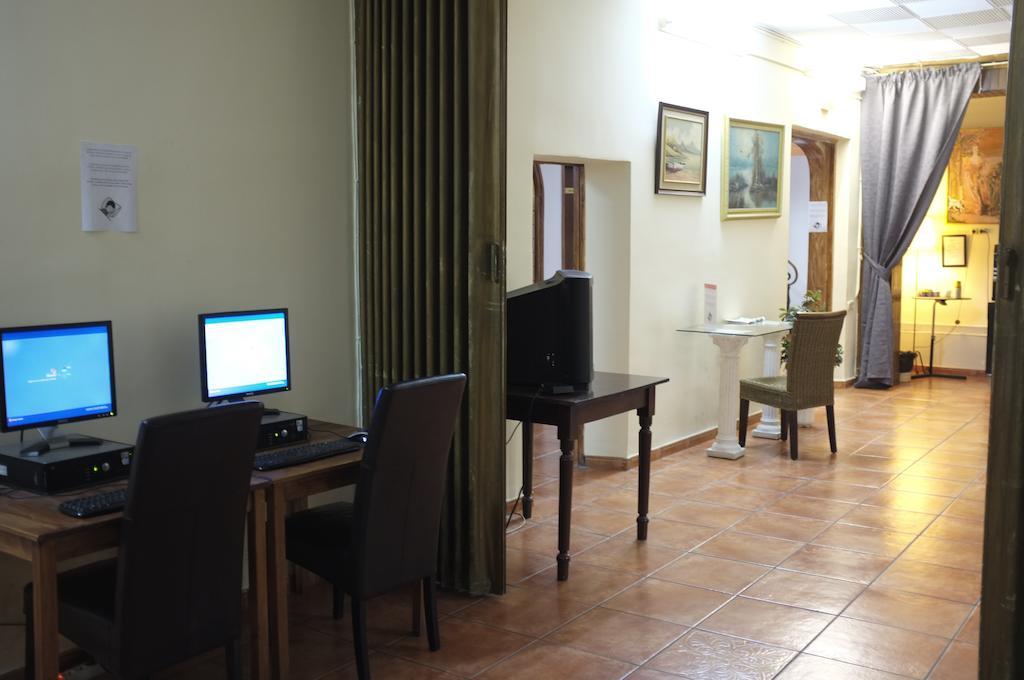 Hostal Europa Barcelona Bagian luar foto