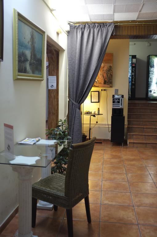 Hostal Europa Barcelona Bagian luar foto