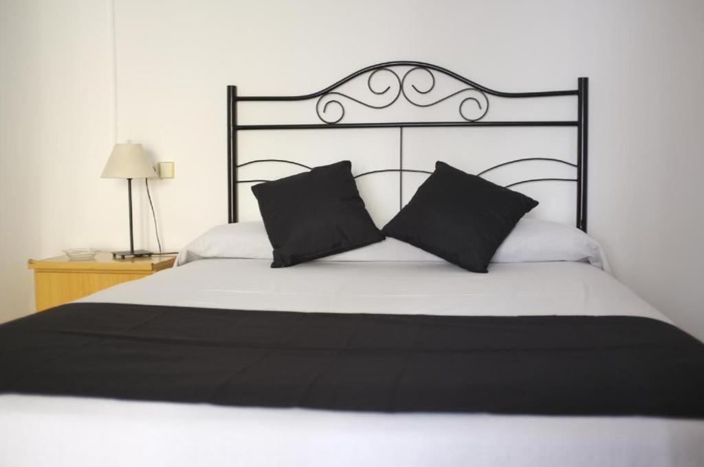 Hostal Europa Barcelona Bagian luar foto